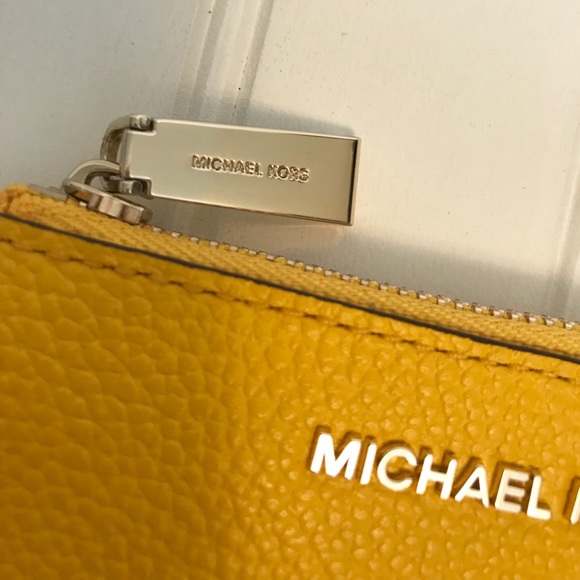 🌸SOLD🌸 Michael Kors Color Block Coin/Key Holder - Picture 2 of 5
